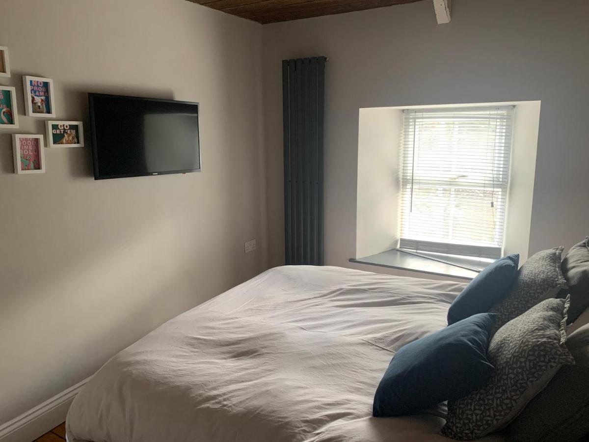 Min-Y-Fford Sleeps 6 Plus Pet Newport  Exterior foto
